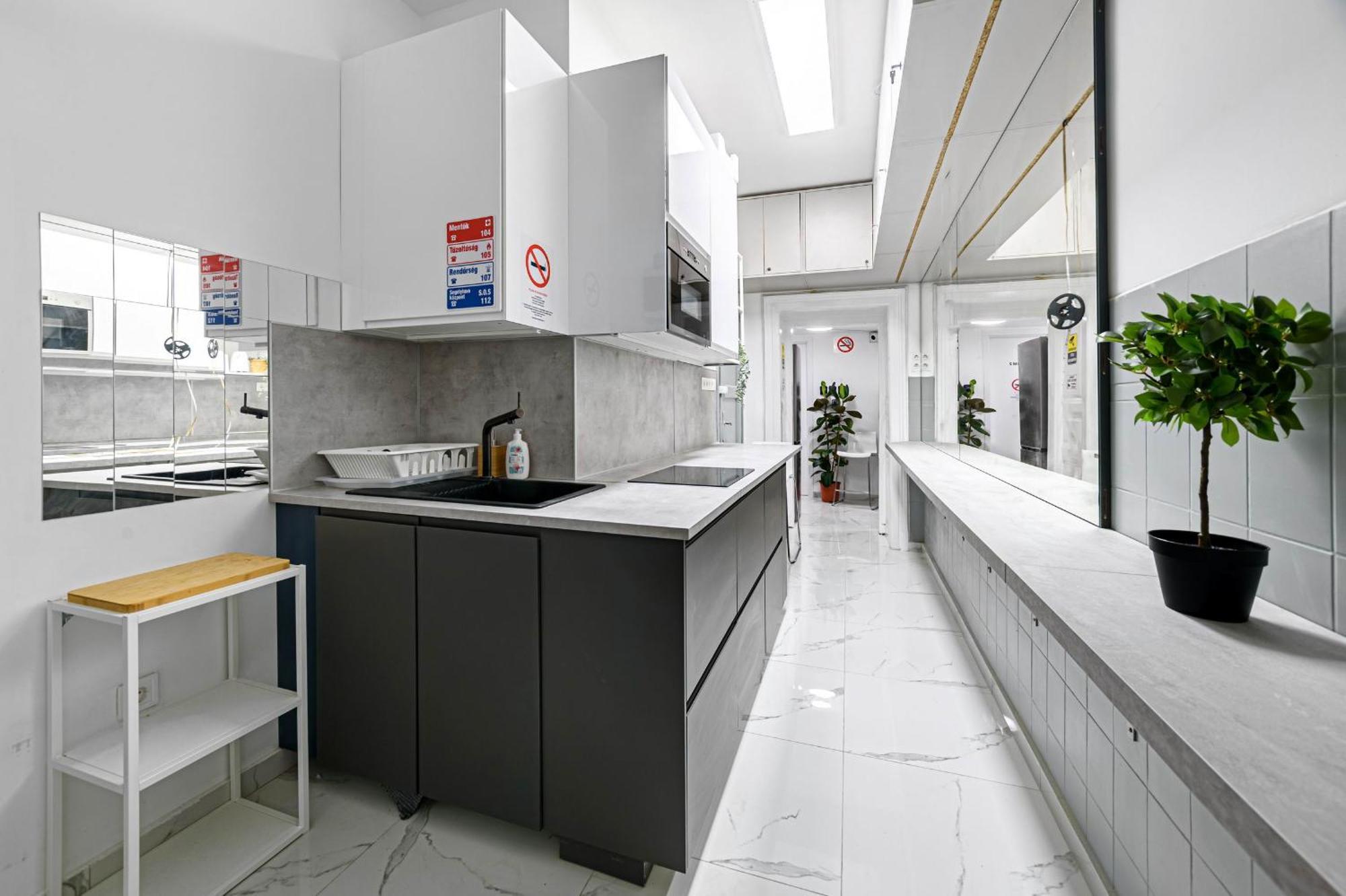The End Hostel Budapest Ngoại thất bức ảnh